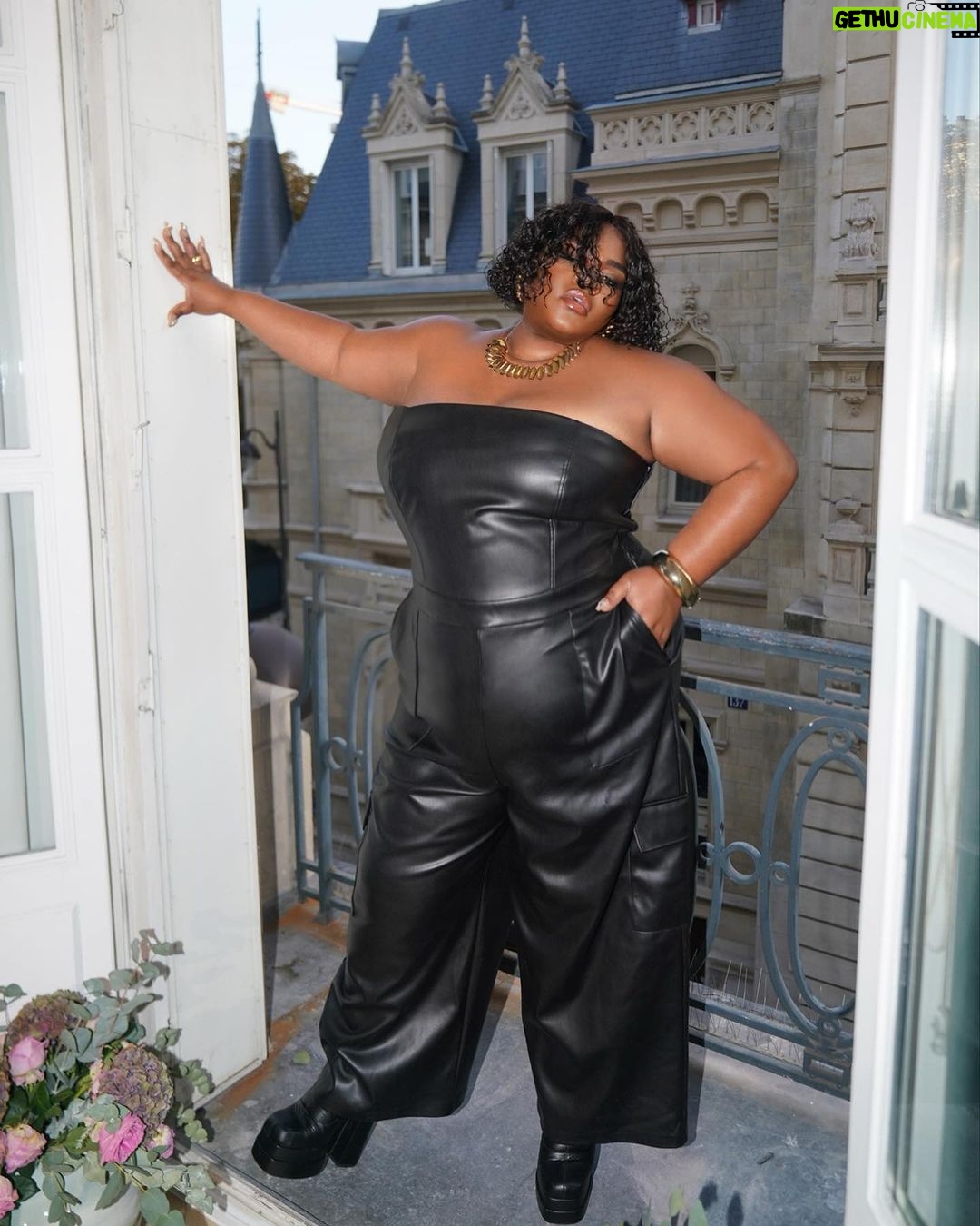 Da'Vine Joy Randolph Instagram - Talk to me nice ♟️ Paris, France