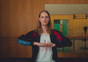 Daði Freyr Instagram - I’m still making an album 2/3 is OUT NOW!!!
Music video to Moves To Make premieres in 2 hours!
😍
@caendles / @thefcitd