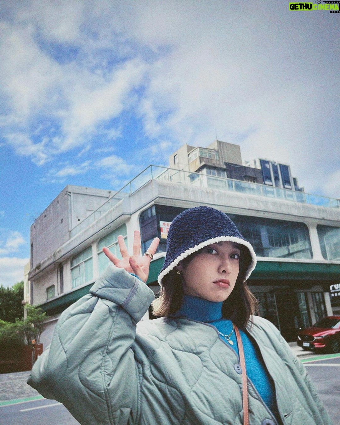 DaYuan Lin Instagram - 初四還來不及耍廢就要開工了🫣 #依舊冷冰冰的台北 #今天千萬不要失眠喔 🥹
