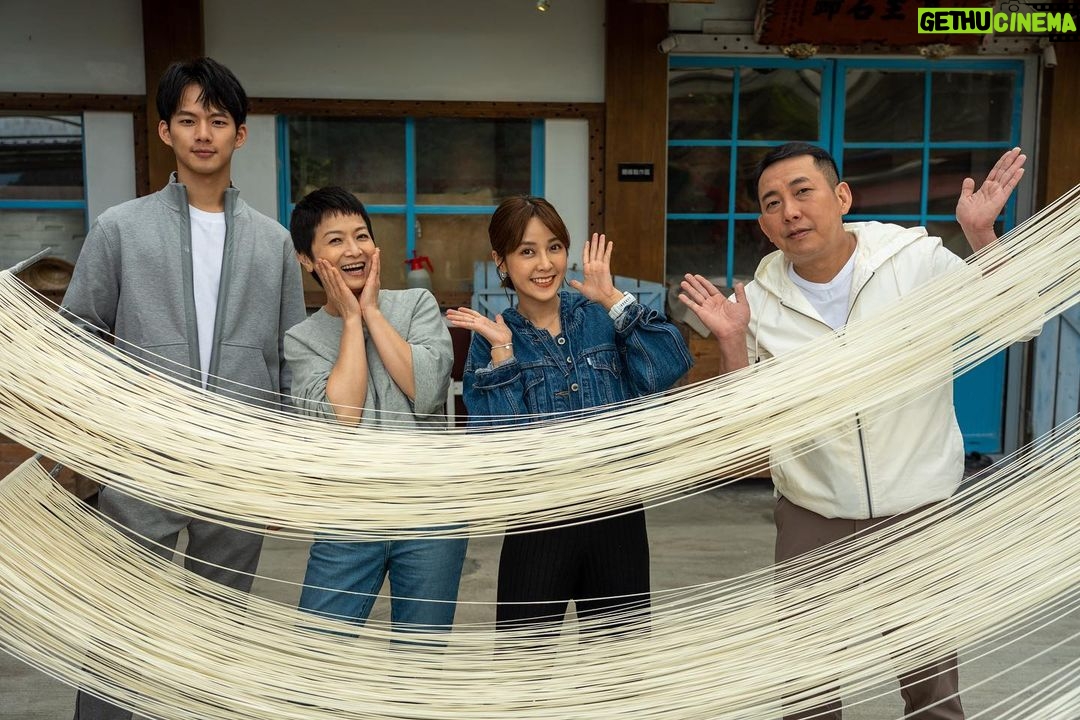 DaYuan Lin Instagram - 可愛又白爛の我們🤪❤️ 五天四夜の #北北基 之旅 意想不到有好多從沒去過的景點🤟🏻 意想不到有那麼多好玩又充滿挑戰の地方😂 意想不到原來這些在北北基就能體驗到了 但!這趟旅程根本就是極限大挑戰?😆🔥 再次驗證了 旅伴是誰真的好重要❤️ 因爲有你們而精彩 因爲有你們而完整 因為有你們好白爛🤣 因為有你們多了好多勇氣啊🥹👐🏻 @actor_nien_hsuan @chechungheng @little_hsiehhsieh Miss u all🫶🫶🫶 就在今晚8點! #花甲少年趣旅行 東森綜合32頻道 #北北基景點不私藏 #一起哭一起笑 😌👌🏻