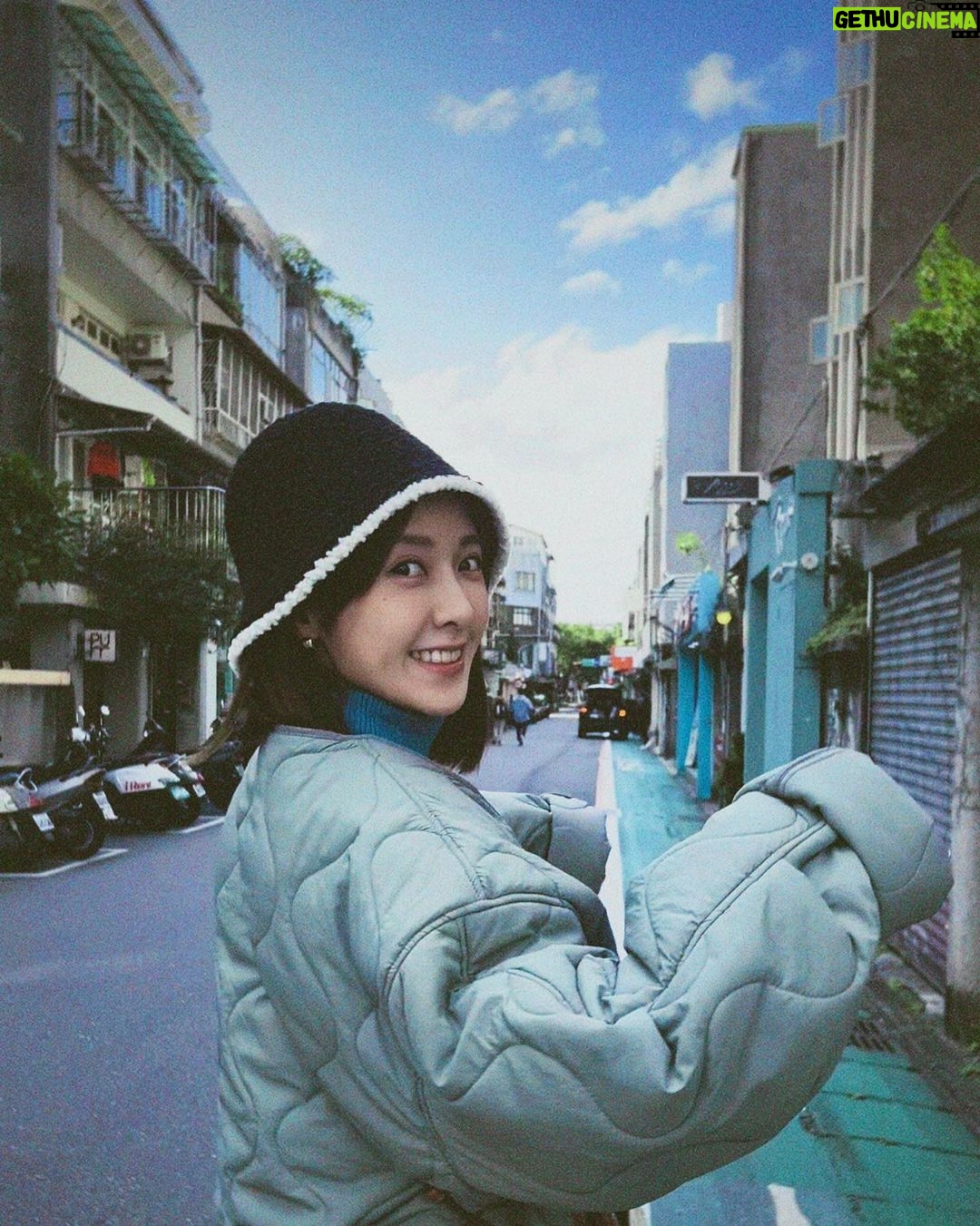 DaYuan Lin Instagram - 初四還來不及耍廢就要開工了🫣 #依舊冷冰冰的台北 #今天千萬不要失眠喔 🥹