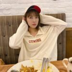 DaYuan Lin Instagram - 拍戲前難得的吳家姐妹午茶時光 妹妹視角♡看得出充滿愛💞 👚 @qun_04 (謝謝峮的聯名運動套裝～可愛)