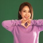 DaYuan Lin Instagram - 新年快樂🧨 我的紅包在哪裡呢🤔？ 祝福大家都能和家人們溫馨渡過💜 吃飽穿暖紅包龍來🧧樂龍龍🐉 Outfit： @maxandco #maxandco Hairstyle : @paulinehairflux Makeup : @backstage_aga Photo: @weilin.c0