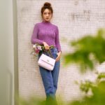 DaYuan Lin Instagram - 過年前拍的最後美照💖有點兒浪漫🌹 話說情人節就快到了～你要怎麼過☺️？ OUTFIT @toryburch #toryburch #toryburchSS24 PHOTO @33lightning33 HAIRSTYLE @paulinehairflux MAKEUP @backstage_aga