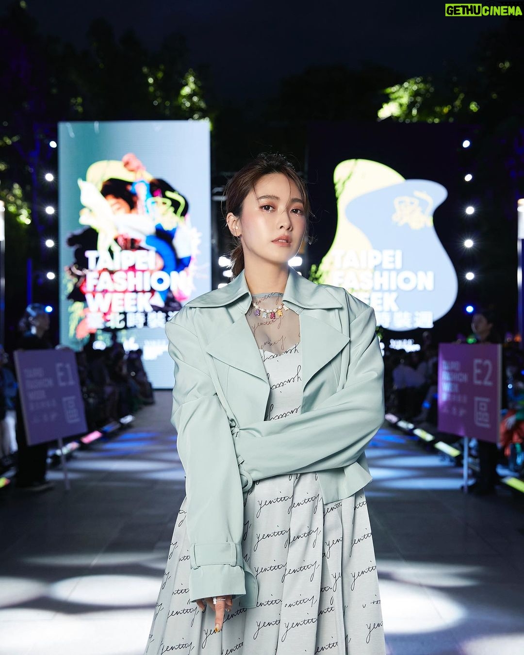 DaYuan Lin Instagram - 穿上董亭言設計師的服裝,讓我不自覺都氣質優雅了起來☺️ 絢麗的燈光,震撼的舞台表演 在台上看著許多新銳設計師的服裝, 有那麼好幾度感動的瞬間, 一起感受到那種自己設計的作品和理念在台上展演被大家看見是有多麼的開心和滿足🥰 謝謝臺北時裝週,讓大家認識好多台灣厲害的設計師。 Photographer: #雷莫 @zemoism Hairstyle : @jimmy1987909 Makeup : @clairechengmakeup Dress: @yentity_official Jeweley: @apmmonaco #apmmonaco Shoes: @charleskeith_tw @voguetaiwan #2023臺北時裝週 #TaipeiFashionWeek #臺北時裝週xvoguefno