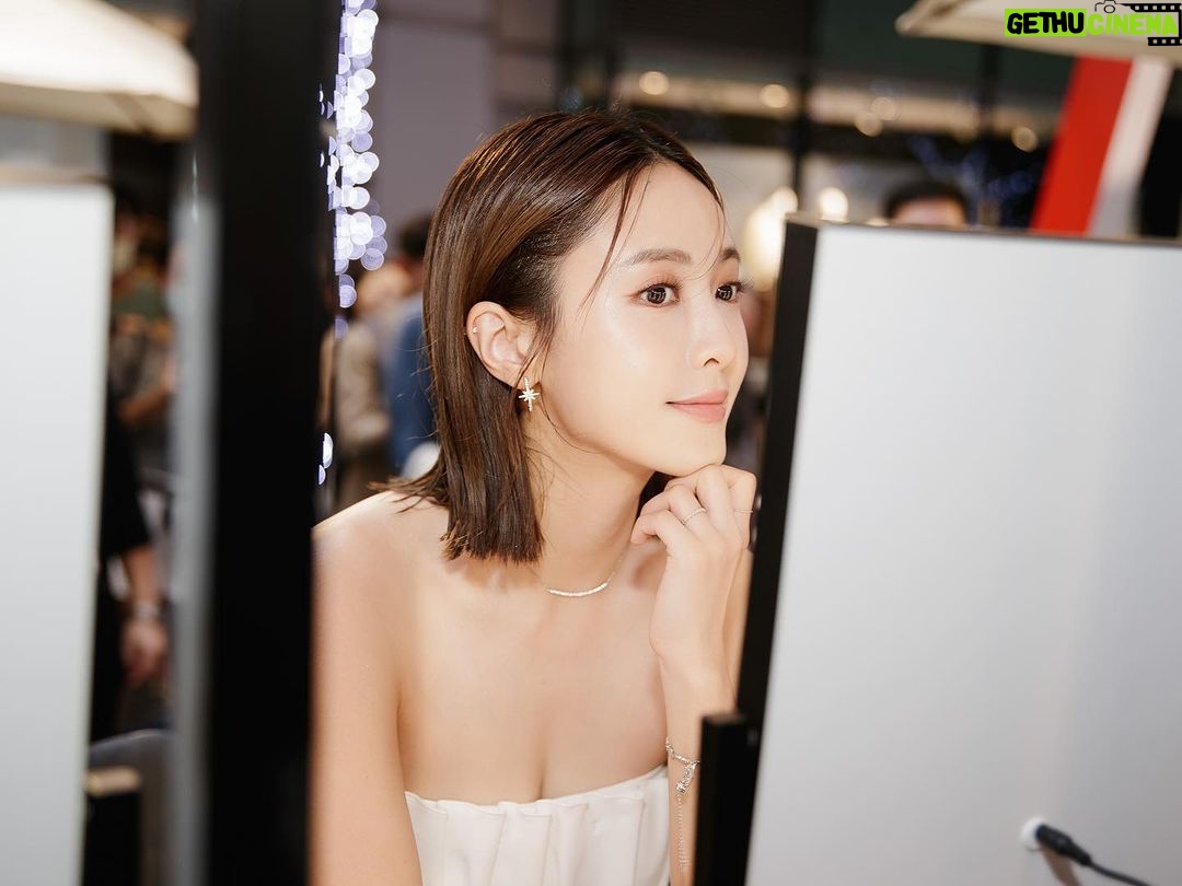 DaYuan Lin Instagram - 臺北時裝週 可以展現漂亮優雅的時刻☺️✨🫶🏻 @voguetaiwan #2023臺北時裝週 #TaipeiFashionWeek #臺北時裝週XVOGUEFNO HAIRSTYLE @paulinehairflux MAKEUP @vangela STYLIST @ifan_wang OUTFIT @lowclassic_seoul JEWELEY @apmmonaco SHOES @charleskeith_tw