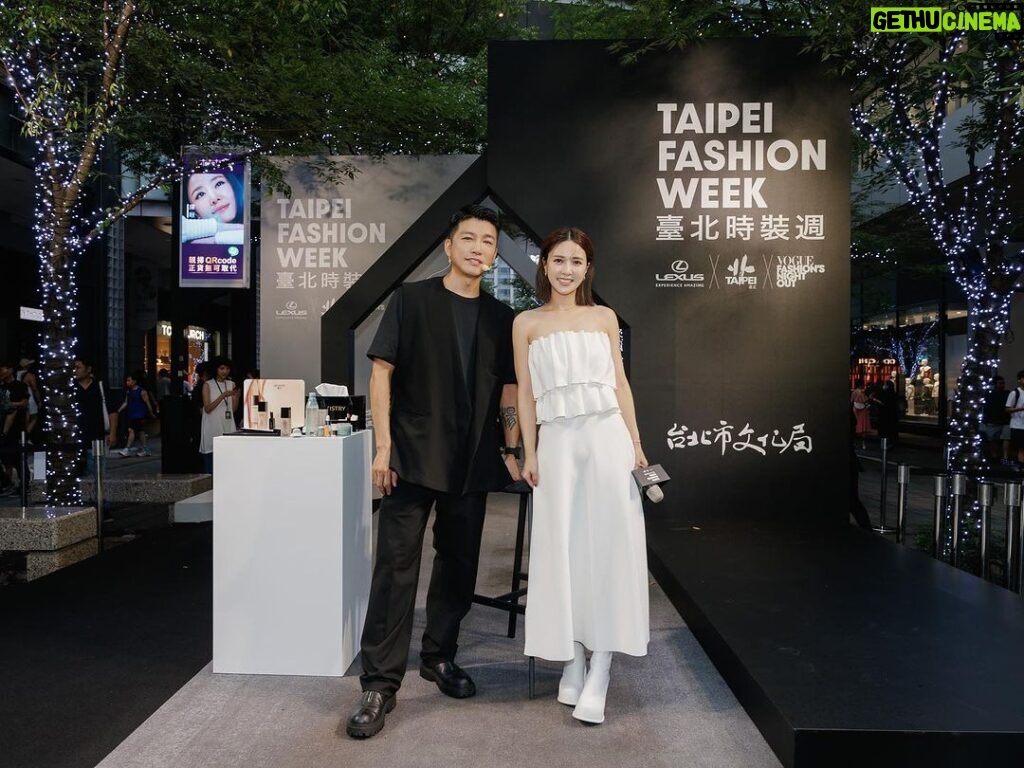 DaYuan Lin Instagram - 臺北時裝週 可以展現漂亮優雅的時刻☺️✨🫶🏻 @voguetaiwan #2023臺北時裝週 #TaipeiFashionWeek #臺北時裝週XVOGUEFNO HAIRSTYLE @paulinehairflux MAKEUP @vangela STYLIST @ifan_wang OUTFIT @lowclassic_seoul JEWELEY @apmmonaco SHOES @charleskeith_tw