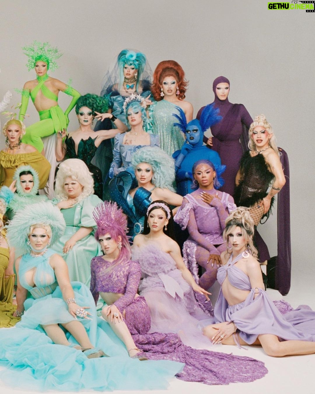 Dahlia Sin Instagram - T H E C O L O R B A L L @dazedbeauty Creative Director, Producer and Casting Director: @jimi_urquiaga / @missleidyrodriguez Photographer: pasteltraces @katiemccurdy_ Hair Director: @v.i.d.a.n.a_ Set Designer: @massoonn Art Director: @coolstuff_worldwide Set Dresser: @ryannsnook Styling Director: @sofausti Styling Assistants: @Cholulalemon @spencerwainfor Production Assistants: @fedderico.wang devilstaco @a_doodleroo @no_guey_back_nao Location: SMASHBOX BK - @smashboxstudios My Look Outfit @guvanchnyc Hair @daledela Corset @whatkatiediduk 💋 Smashbox Studios BK