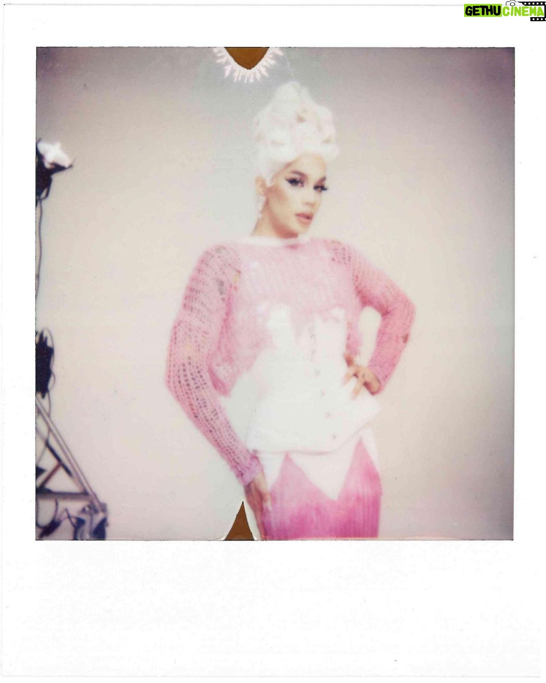 Dahlia Sin Instagram - T H E C O L O R B A L L @dazedbeauty Creative Director, Producer and Casting Director: @jimi_urquiaga / @missleidyrodriguez Photographer: pasteltraces @katiemccurdy_ Hair Director: @v.i.d.a.n.a_ Set Designer: @massoonn Art Director: @coolstuff_worldwide Set Dresser: @ryannsnook Styling Director: @sofausti Styling Assistants: @Cholulalemon @spencerwainfor Production Assistants: @fedderico.wang devilstaco @a_doodleroo @no_guey_back_nao Location: SMASHBOX BK - @smashboxstudios My Look Outfit @guvanchnyc Hair @daledela Corset @whatkatiediduk 💋 Smashbox Studios BK
