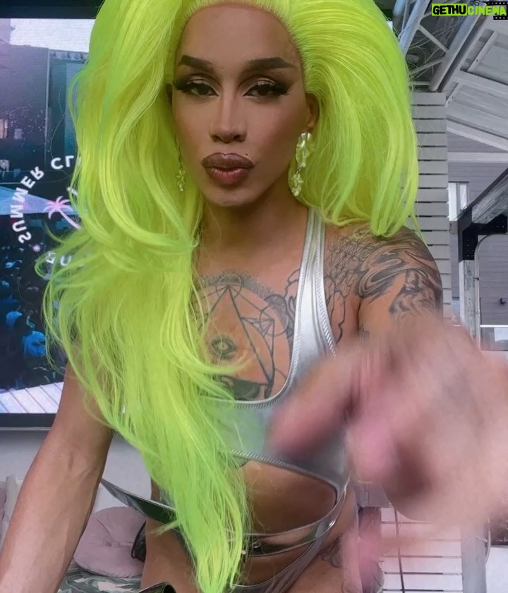 Dahlia Sin Instagram - In My @skims For @softservenyc 💚 Hair @hatzbycarlos The Summer Club NYC