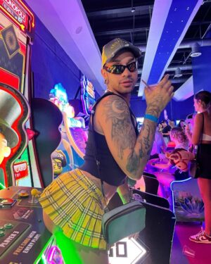 Dahlia Sin Instagram - 🎮🕹️👾 @wynwoodpride 📸✨