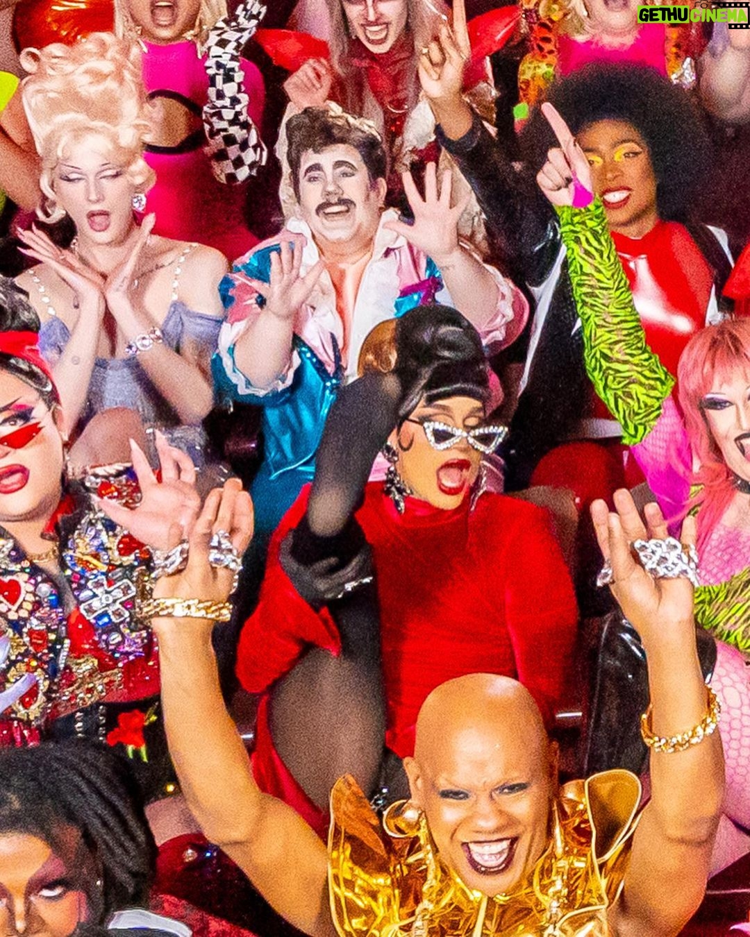Dahlia Sin Instagram - We Love NYC Drag 🖤 @papermagazine A special Thank you to @askmrmickey @justintmoran @mattdwille and the entire PAPER Magazine team who made this all possible! Photographer/ Director: @noahfecksisawesome @bareps Creative Director/ Producer / Casting Director: @jimi_urquiaga @missleidyrodriguez Studio Manager: @justinbelmondo Production Designer: @elunken Location: @theroxyhotelnyc @roxycinemanyc Special thanks to @hannahunfair @luigi_menduni New York, New York
