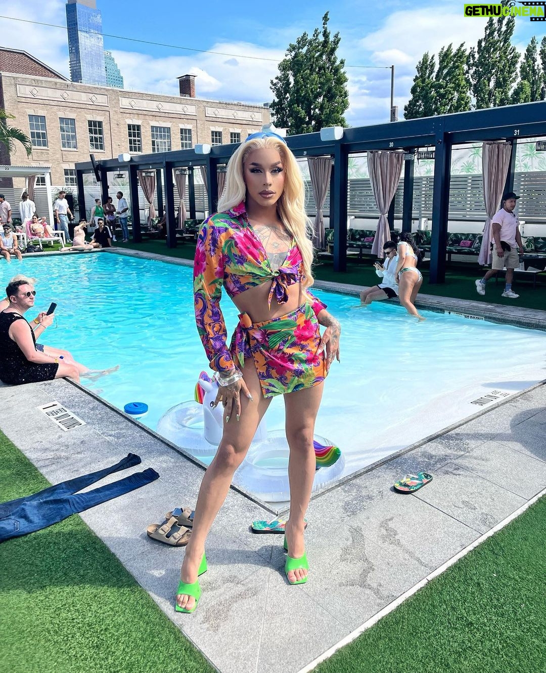 Dahlia Sin Instagram - BABY SUMMER IS BACK AND SO IS @softservenyc 🍦 Join Us For This Pride Weekend Kick Off Next Week JUNE 22ND @summerclubnyc For The OVA POOL KIKI 🌈 Line Up 🕶️⛱️ Djs- @xxoarra @funinjune @chopstixmami Performers- @beaujangless @thejamiecd Hosts- @airikprince @barbie.swae @yamilx @bylatinmen @stormsun So Grab Your Itty Bitty Bikini 👙And Sunblock Lotion🧴And Let’s MELT 💦 ☀️ Tickets are just 10$ Link in bio 🔥 2-9PM DONT WAIT 😎 The Summer Club NYC