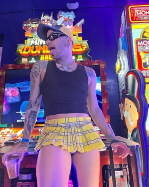 Dahlia Sin Instagram - 🎮🕹️👾 @wynwoodpride 📸✨