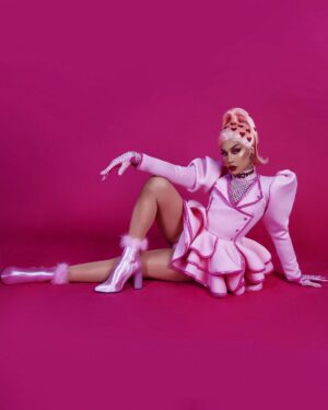 Dahlia Sin Instagram - XOXO 💝
Photo @thedivasoria 
Hair @doubledwigs 
Fit @blackandwhitestriped 
Accessories @islynyc