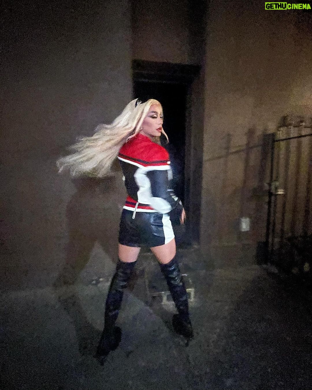 Dahlia Sin Instagram - V R O O M Fit @shopakira