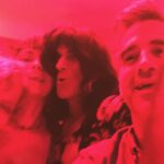 Daniel Hendler Instagram – Esta es la selfie que nos sacamos durante la escena del baile de Las fiestas. 

Esta bella película (dirigida por @rogersignacio), en la que formo parte de un elencazo (@ceciroth @lolafonca @echidiaz @maitinademarco), aún se puede ver en algunas salas argentinas. 

(Produce @wankacine)