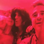 Daniel Hendler Instagram - Esta es la selfie que nos sacamos durante la escena del baile de Las fiestas. Esta bella película (dirigida por @rogersignacio), en la que formo parte de un elencazo (@ceciroth @lolafonca @echidiaz @maitinademarco), aún se puede ver en algunas salas argentinas. (Produce @wankacine)