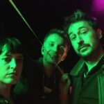 Daniel Hendler Instagram - Anteayer filmamos en Bs As la última escena de Pequeña flor, de @sanmitre. Mis altas expectativas no atenuaron el disfrute de esta experiencia. Gracias a @agusllaca @didardomehri, Felipe, Javi, Gigi, Vimala, al equipo francés, al elenco soñado y al dire Santi que la rompió (y q respondió a cada preguntita)🖤
