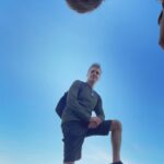 Daniel Hendler Instagram - Retratado por hijo en la rambla. Montevideo, Uruguay