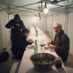 Daniel Hendler Instagram - Anteayer filmamos en Bs As la última escena de Pequeña flor, de @sanmitre. Mis altas expectativas no atenuaron el disfrute de esta experiencia. Gracias a @agusllaca @didardomehri, Felipe, Javi, Gigi, Vimala, al equipo francés, al elenco soñado y al dire Santi que la rompió (y q respondió a cada preguntita)🖤