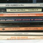 Daniel Hendler Instagram - Yo quería ser más rockero pero me gustaba demasiado Joao. Se fue ayer a los 88 años (este dato me lo pasó hoy mi hija Helena, a quien yo le cantaba “lobo bobo” cuando estaba en la panza y hasta hoy se la acuerda, porque cada tanto la volvemos a cantar).