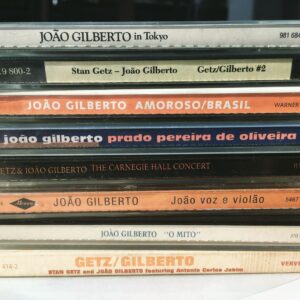 Daniel Hendler Instagram - Yo quería ser más rockero pero me gustaba demasiado Joao. Se fue ayer a los 88 años (este dato me lo pasó hoy mi hija Helena, a quien yo le cantaba “lobo bobo” cuando estaba en la panza y hasta hoy se la acuerda, porque cada tanto la volvemos a cantar).