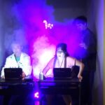 Daniel Hendler Instagram - Estrenamos SMOG ! Tres actores superdotados, unicornio y humo. ¿Qué más se puede pedir? (Microteatro - sept - Bs As)