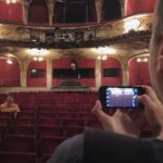 Daniel Hendler Instagram - En plena ruta de teatro, hoy conocimos el Berliner Ensemble (fundado por B. Brecht) y recordamos con Fernando Amaral el plano que habíamos hecho en “Norberto apenas tarde” hace 10 años, en el teatro La gaviota de Montevideo. @micaelasolemalcuori @cordonfilms