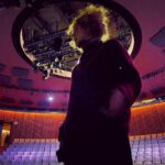 Daniel Hendler Instagram - Hoy empieza la última semana de funciones de Las manos sucias. Un lujo haber formado parte de esta experiencia junto a tan talentoso y amoroso equipo. Muy agradecido con todxs, incluso con Sartre por regalarnos esa lucidez 🤍 @guidobot @ramirodelgado__ @zubiri.maria @nelsonorueda @ariel_perezdemaria @jpgalimberti @ftorrente Guille Aragonés @jenniferaguirrewoy @micaelasleigh @evahalac Rosana, Lucas y toda la hermosa gente del @elsanmartinctba