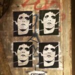 Daniel Hendler Instagram - Estuve tarareando todo el día una canción de Lou Reed y recién en la calle me encontré con esto.