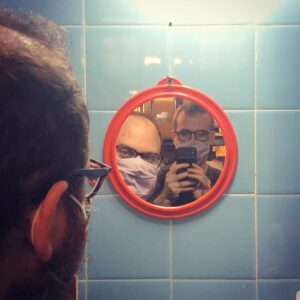 Daniel Hendler Instagram - El querido @alansabbagh, además de idóneo en asuntos actorales, me estuvo asesorando en iluminación para el hogar. ¡No duden en consultarle cualquier cosa que se les ocurra!