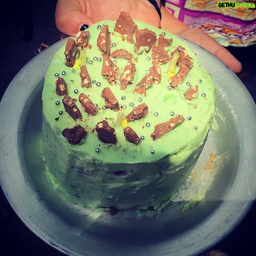 Daniel Hendler Instagram - Torta de cumple verde hecha por hija