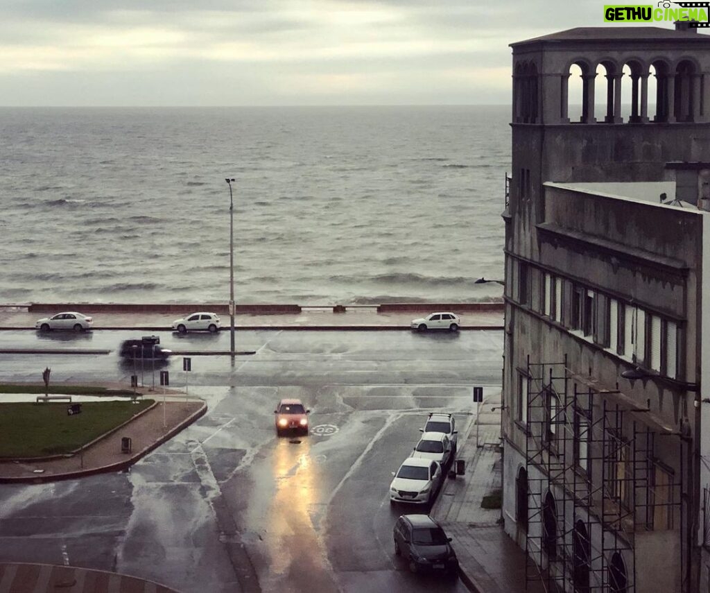 Daniel Hendler Instagram - Está nublado Mvdeo