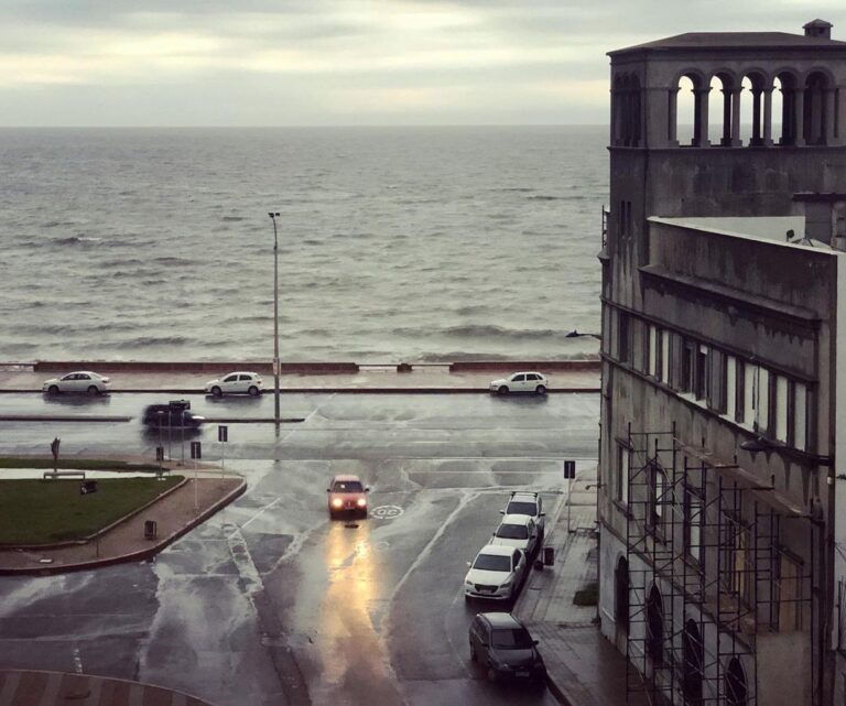 Daniel Hendler Instagram - Está nublado Mvdeo