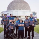 Daniel Hendler Instagram - Hoy se estrenó en netflix División palermo, tremenda serie creada por @santikorovsky junto a un grupazo de guionistas, productores y equipo técnico, e interpretada por un elenco maravilloso del que tengo el gusto de formar parte. Difícil nombrarlos a todos (sobretodo porque quería llegar a publicar esto el día del estreno, pero creo que se puede editar el texto así que luego los incluiré :) Sobre el final del carrete se puede ver lo que nos divertimos, en un rodaje exigente y de alta calidá. Son 8 capitulos. ¡Ojalá los disfruten!