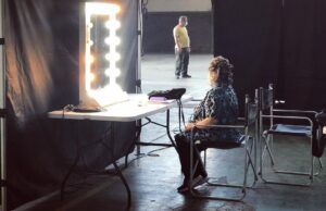 Daniel Hendler Instagram - Hoy se estrenó en netflix División palermo, tremenda serie creada por @santikorovsky junto a un grupazo de guionistas, productores y equipo técnico, e interpretada por un elenco maravilloso del que tengo el gusto de formar parte. 
Difícil nombrarlos a todos (sobretodo porque quería llegar a publicar esto el día del estreno, pero creo que se puede editar el texto así que luego los incluiré :)
Sobre el final del carrete se puede ver lo que nos divertimos, en un rodaje exigente y de alta calidá. 
Son 8 capitulos. 
¡Ojalá los disfruten!