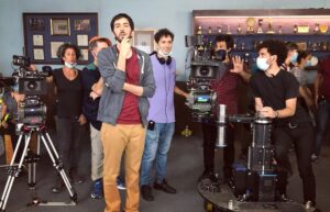 Daniel Hendler Instagram - Hoy se estrenó en netflix División palermo, tremenda serie creada por @santikorovsky junto a un grupazo de guionistas, productores y equipo técnico, e interpretada por un elenco maravilloso del que tengo el gusto de formar parte. 
Difícil nombrarlos a todos (sobretodo porque quería llegar a publicar esto el día del estreno, pero creo que se puede editar el texto así que luego los incluiré :)
Sobre el final del carrete se puede ver lo que nos divertimos, en un rodaje exigente y de alta calidá. 
Son 8 capitulos. 
¡Ojalá los disfruten!