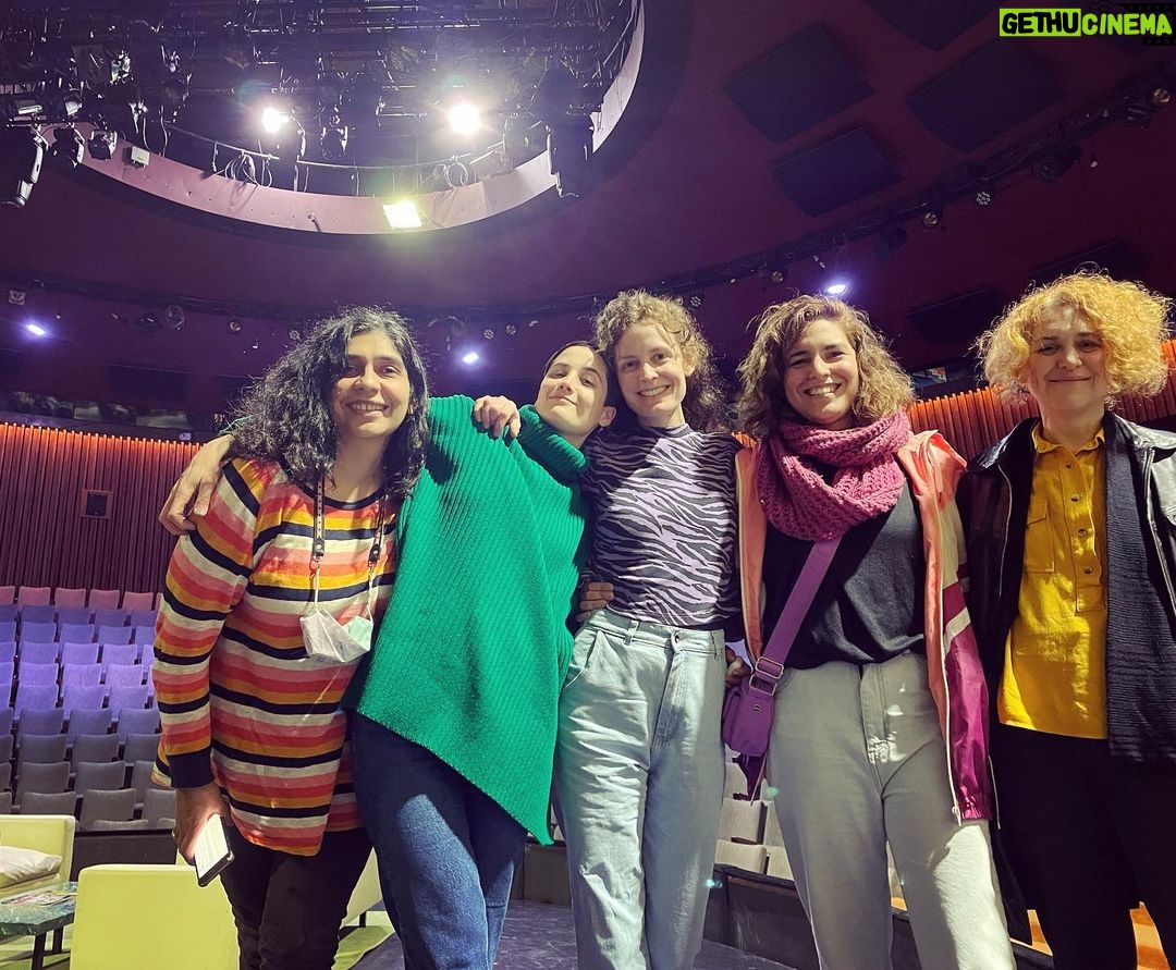 Daniel Hendler Instagram - Hoy empieza la Ășltima semana de funciones de Las manos sucias. Un lujo haber formado parte de esta experiencia junto a tan talentoso y amoroso equipo. Muy agradecido con todxs, incluso con Sartre por regalarnos esa lucidez đ€ @guidobot @ramirodelgado__ @zubiri.maria @nelsonorueda @ariel_perezdemaria @jpgalimberti @ftorrente Guille AragonĂ©s @jenniferaguirrewoy @micaelasleigh @evahalac Rosana, Lucas y toda la hermosa gente del @elsanmartinctba