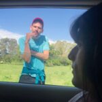 Daniel Hendler Instagram - Terminando rodaje de “Las fiestas”, película dirigida por @rogersignacio que propició inmejorable clima de trabajo, además del meteorológico que también acompañó. Afecto y expectativas por esta peli con tremendo equipo y elenco (@ceciroth @lolafonca @echidiaz, flia soñada). Producen @wankacine y @ajimolidofilms ✊🏾