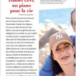 Daniel Lévi Instagram - DANIEL LÉVI,UN PIANO POUR LA VIE … « Rares sont les personnes évoluant dans le show-business à faire l'unanimité. Daniel Lévi, disparu il y a un an, était de ceux-là. Son talent, mais aussi sa générosité, son intégrité et sa sincérité, lui ont conféré un statut à part. Le grand public l'a découvert en Moïse dans la comédie musicale Les Dix Commandements, mais son riche répertoire mérite d'être (re)connu. C'est ce qu'espèrent les enfants de Daniel, ainsi que son épouse, Sandrine Aboukrat-Lévi. La famille porte une autre action importante : l'opération « Un piano pour la vie ». L'idée est de rendre le monde meilleur en installant des pianos dans des hôpitaux en France et en Israël. Accomplir le rêve de Daniel, c'est prolonger l'effet bienveillant qu'il avait sur tous. » Merci à Éden Lévi Campana, pour LPH @actualitejuivehebdo d’avoir honoré mon mari @daniellevi_officiel et mis en lumière « Un piano pour la vie » un projet dont il rêvait… @vs_communication @trollerfrancois 📸 @annesophieinparis