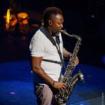 Daniel Lévi Instagram - Merci à toi mon ami Ryan Kilgore d’avoir traversé l’océan pour honorer Daniel et fait raisonner sa musique au son de ton sax 🎷 Tu es un musicien et un homme exceptionnel 🙏🏻❤️ Merci du fond du cœur et ce n’est que le début de l’aventure… 🎶😘 Théâtre Mogador
