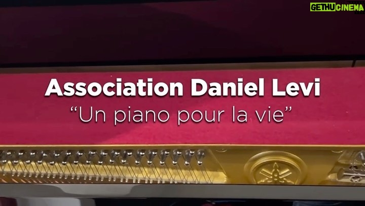 Daniel Lévi Instagram - Le premier piano partira direction Marseille à l’Hôpital Européen où Daniel fut soigné par des médecins et infirmiers merveilleux. Toute une équipe bienveillante à nos côtés qui fut notre famille dans cette épreuve. Nous ne vous oublierons jamais ❤️ Merci à Philippe Halfon pour ce premier piano offert… Un ami, un confident, un homme au grand cœur qui a été présent à chaque instant pour Daniel et pour nous 🙏🏻