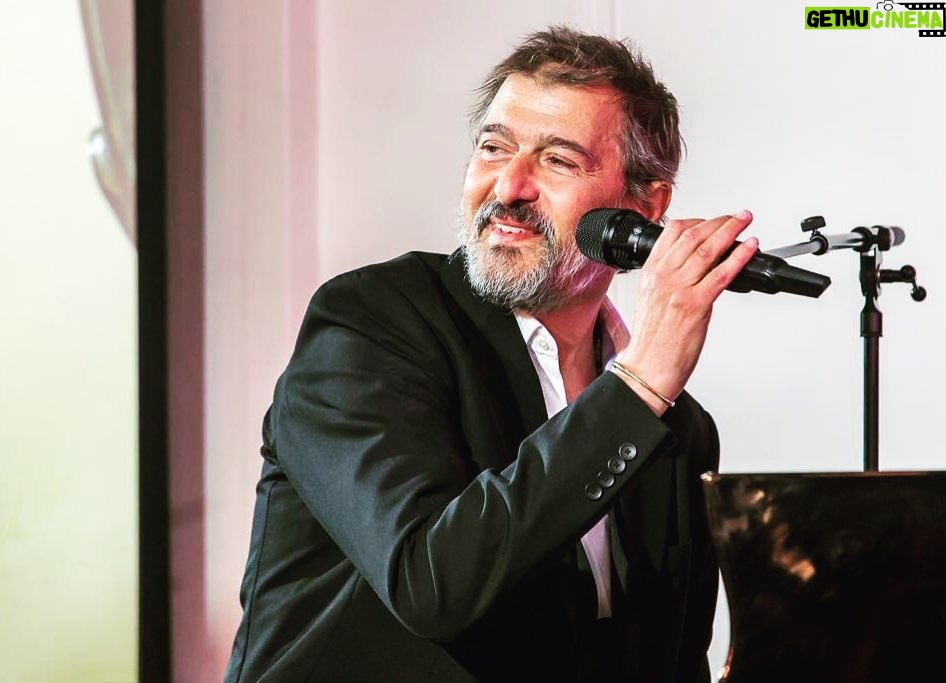 Daniel Lévi Instagram - Chers amis, Voici mes premières dates de tournée annoncées… Restez connectés, d’autres suivront très prochainement ! 🤩 • Lundi 2 mai 2022 : Paris - Théâtre Mogador • Samedi 7 mai 2022 : Marseille - Palais des Congrès • Dimanche 23 octobre 2022 : Mons (Belgique) - Théâtre Royal • Mardi 25 octobre 2022 : Lille - Théâtre Sébastopol • Mercredi 26 octobre 2022 : Abbeville - Théâtre municipal • Jeudi 27 octobre 2022 : Amiens - Auditorium Mégacité • Mardi 22 novembre 2022 : Lyon - Bourse du Travail • Mercredi 23 novembre 2022 : Annecy - L'Arcadium 🎟 Pour réserver vos places : https://linktr.ee/daniellevi (lien en bio) Vous pouvez aussi réserver sur les points de ventes habituelles (@fnac_officiel …) Hâte de vous retrouver 🙏🏻🥰 📸 @studael_paris #daniellevi #tournée #vivreauxéclats #ontour #soon #dixcommandements #concert #musique #bonheur #partage @ginielineoff @anne.warin @lisbetguldbaek @ahmed_mouici @pablo_villafranca @brunocaviglia @franck_taieb @fifi.chayeb @juanvicenteoficial @kassaka.k @arnaud_frank_59 @mary_sane @addictivemusicfrance @sandrine_aboukrat_levi @cherie25tvoff @trollerfrancois @veroniqueseard France