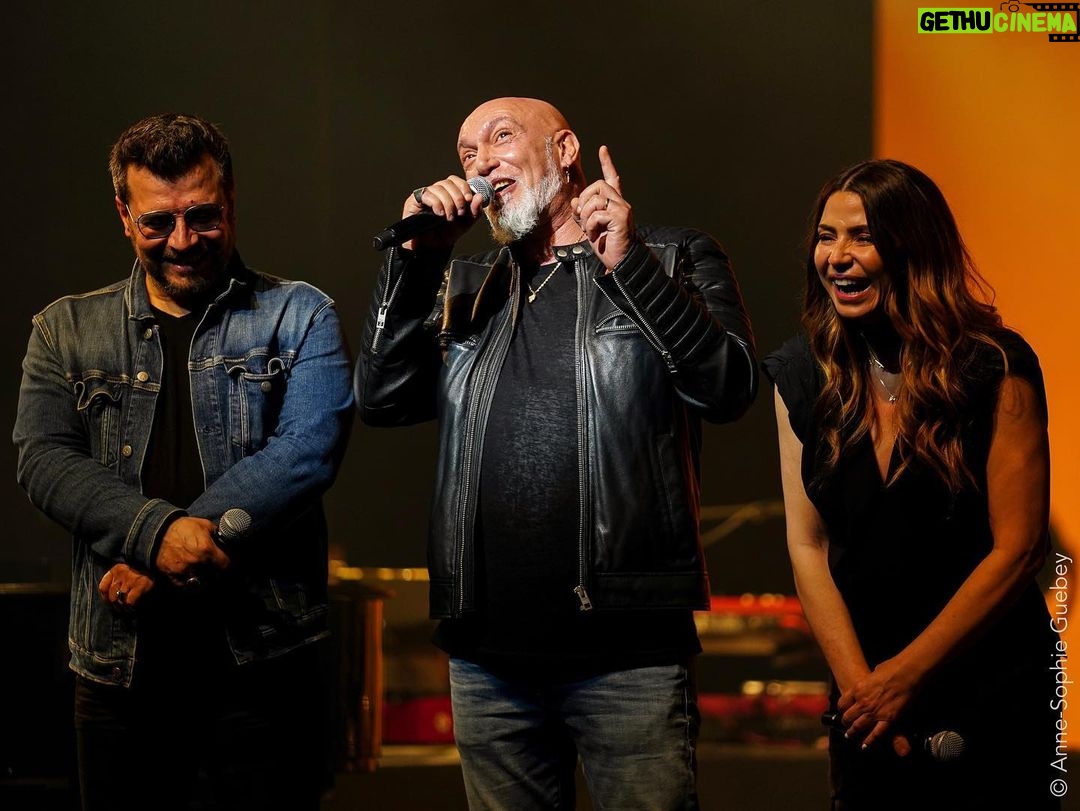 Daniel Lévi Instagram - Merci à vous tous d’avoir été là pour lui… 🤍 Cet hymne restera à jamais l’empreinte de mon mari et aussi celle d’une aventure humaine extraordinaire à vos côtés… alors aujourd’hui, TOUS ENSEMBLE, continuez à faire vivre cette si belle chanson 🙏🏻 Théâtre Mogador