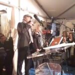 Daniel Lévi Instagram - Notre Père, notre Roi,/ Entends notre voix / Fais nous bénéficier de ta pitié et de ta compassion ainsi que nos enfants, Aide nous à mettre fin à la misère, à la guerre , à la famine, Fais que la haine et l’oppression disparaissent à jamais. Inscris nous en bénédictions dans le Livre de la Vie; Que la nouvelle année soit bonne, Et accepte avec compassion et faveur- notre prière 🇮🇱💙🙏🏻
