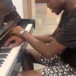 Daniel Lévi Instagram - T’écouter jouer sur ce piano @mouradpianooff est à la fois très émouvant et très gratifiant. Voilà pourquoi l’Association Daniel Levi est née… Ce piano et tous ceux que nous allons poser, c’est grâce à vous et à vos dons ❤️ Cher Mourad, merci de donner de ton temps pour faire vivre ce piano et de perpétuer ce que faisait mon mari : « DONNER DU BONHEUR AU GENS » 🙏🏻❤️ Merci du fond du cœur… je suis persuadée qu’il t’entend de là-haut 🙏🏻 💌 Pour continuer à nous soutenir et faire un don : www.allodons.fr/daniel-Levi #Repost @mouradpianooff ・・・ Hello les amis, j’espère que votre rentrée se passe bien ! De mon côté, je bosse à fond mon prochain projet 😉 Je suis allé inaugurer le nouveau piano que l’association @daniellevi_officiel a installé à l’Hopital Européen avec la participation des magasins @scottomusique Il est en libre-service, j’espère vous y retrouver nombreux !  La Musique m’a ouvert des portes, à mon tour de les laisser ouvertes. À vous de jouer ! Hôpital européen de Marseille