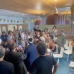 Daniel Lévi Instagram - Le 4 septembre, nous avons inauguré un espace musical de plus à l’Institut @gustave_roussy. Chaque pose de piano est un moment d’émotion fort pour nous. Il est si difficile d’imaginer la réalité… « Un nouveau piano qui va résonner pour ces enfants et leur donner du bonheur… en attendant que tu viennes à ton tour jouer et chanter pour eux… » 🙏🏻 Merci à tous ces enfants de nous transmettre, à travers leurs yeux, bonheur et espoir. Merci à leurs familles présentes. Merci à Esther et @pierrebitton, à sa sœur Muriel et à sa maman Danielle qui ont offert ce 3e piano. Merci aux personnels soignants d’avoir pris de leur temps d’être à nos côtés. Merci à Christelle Dufour, cheffe du Département de cancérologie de l’enfant et de l’adolescent de l’Institut Gustave Roussy, pour sa confiance. Merci à Bayanne Hamrouchi, responsable des partenariats associatifs de l’Institut Gustave Roussy, pour sa disponibilité et sa bienveillance. Merci à notre famille de nous soutenir et de nous donner la force. Merci à nos amis et à notre famille de cœur les musiciens et le @gospelnlifeharmony présents qui ont pu offrir quelques notes de bonheur en hommage à notre Roi : @arnaud_frank_59, @eddymalka, @brunocaviglia @didierhayat et à Marie-Christine et Mireille du Gospel’N Life Harmony. Merci à @lauramaynedenative, @alcoh26, @sam_smadja_, @fredzeitoun et @m_szerman élu de la ville de Charenton, pour leur présence. Merci à @paul.beuscher pour ce merveilleux piano mais aussi pour leur soutien🙏🏻 Merci à @jl.othenin.girard pour tous ses beaux portraits. Merci à nos attachés de presse @veroniqueseard et @trollerfrancois pour leur amitié et leur soutien dans ce projet 🎹🙏🏻 Merci à toi @annesophieinparis ma binôme, d’être encore et toujours à nos côtés et pour ton œil de photographe avisée ❤️ Merci à vous tous chers amis et public pour votre amour et votre présence fidèle. Merci à toi, Maitre du monde, sans qui rien ne serait possible. « Voici un piano de plus posé comme tu l’as tellement souhaité. L’aventure continue et ce n’est que le début... Je t’aime, nous t’aimons » ❤️ 💌 Pour faire un don : www.allodons.fr/daniel-levi (lien en bio)
