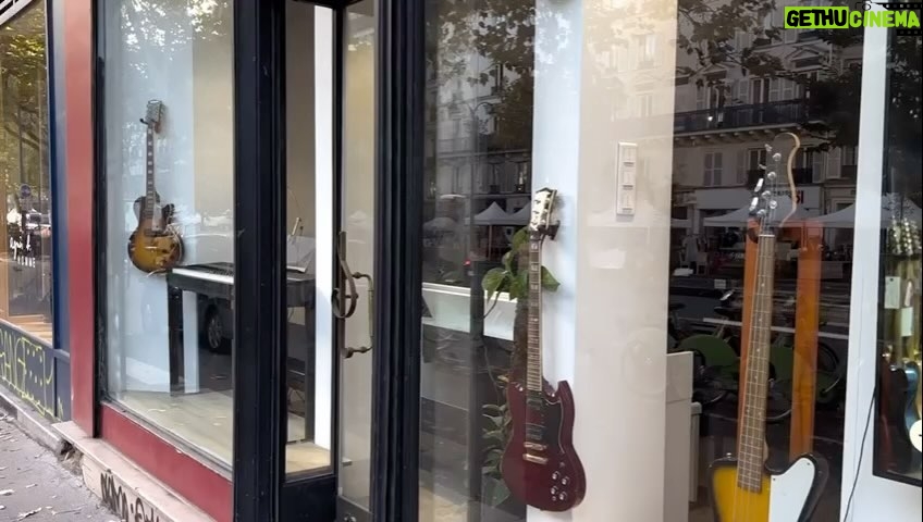 Daniel Lévi Instagram - LA MUSIQUE ÉTAIT POUR DANIEL LEVI UN VRAI REMÈDE « DONNER DU BONHEUR AUX AUTRES À TRAVERS LA MUSIQUE », ce qu’il aimait tant faire... « Il est temps de reprendre la route mon cher mari et de continuer sur tes pas » La tournée VIVRE AUX ÉCLATS débutera le 7 mai au Théâtre Mogador, pour faire vivre sa musique et faire raisonner sa voix. Tous les bénéfices de cette soirée seront reversés à l’association Daniel Levi afin d’installer des pianos dans tous les hôpitaux de France et les maisons de retraite. (Cerfa disponible). 🎟️ Pour acheter votre place de concert : https://www.eventim.fr/event/hommage-a-daniel-levi-theatre-mogador-17979507/ 💌 Pour effectuer votre don : https://www.allodons.fr/daniel-levi