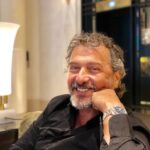 Daniel Lévi Instagram - « Chaque décision d’Hachem est pour le bien » « Parce que ta voix ne cessera de résonner » Chers amis, je vous invite à découvrir l’univers musical de Daniel Levi. Chaque jour, de nombreuses chansons seront postées pour lui, pour vous, pour nous… 🙏🏻❤️ 📸 @annesophieinparis @addictivemusicfrance